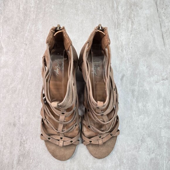 Crown Vintage Strappy Sandal 9.5 Tan Suede Stud Boho Gladiator Chunky Block Heel - Picture 2 of 11